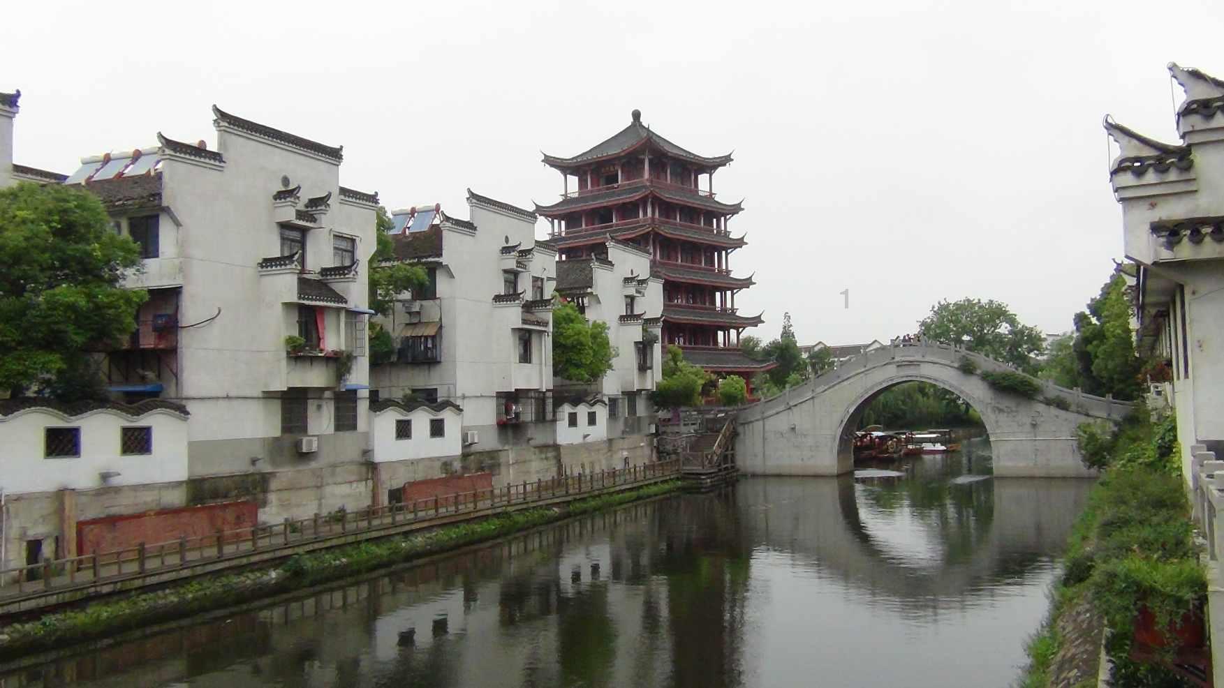 河南洛阳:非遗中医药进校园 传承国粹助成长